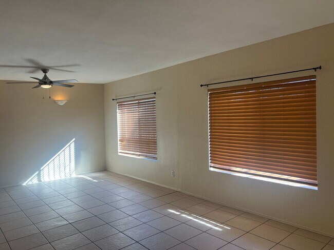 Foto del edificio - 3 Bedroom/ 2 Bath Home Near Mission & Vale...