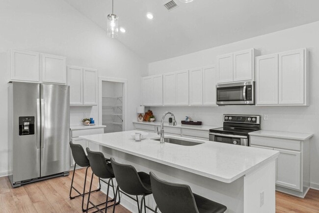 Building Photo - 423 Arrowwood Blvd