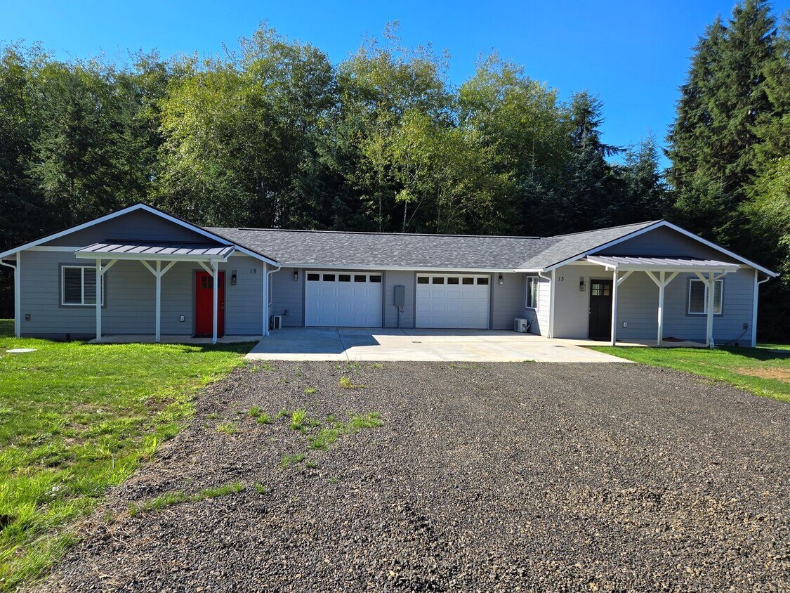 Primary Photo - 13-15 Brenton Ln