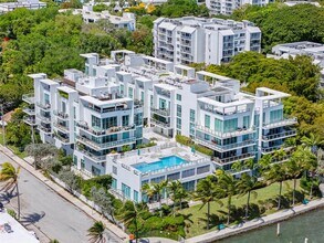 Building Photo - 720 NE 62nd St