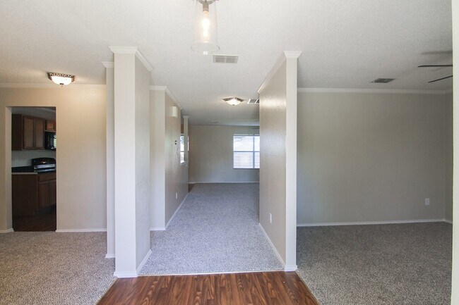 Foto del edificio - 1460 Stewart Dr