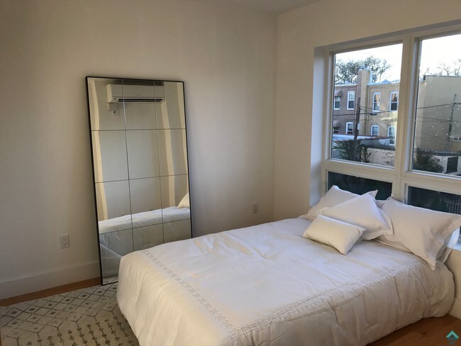 Foto del edificio - 6334 Fresh Pond Rd