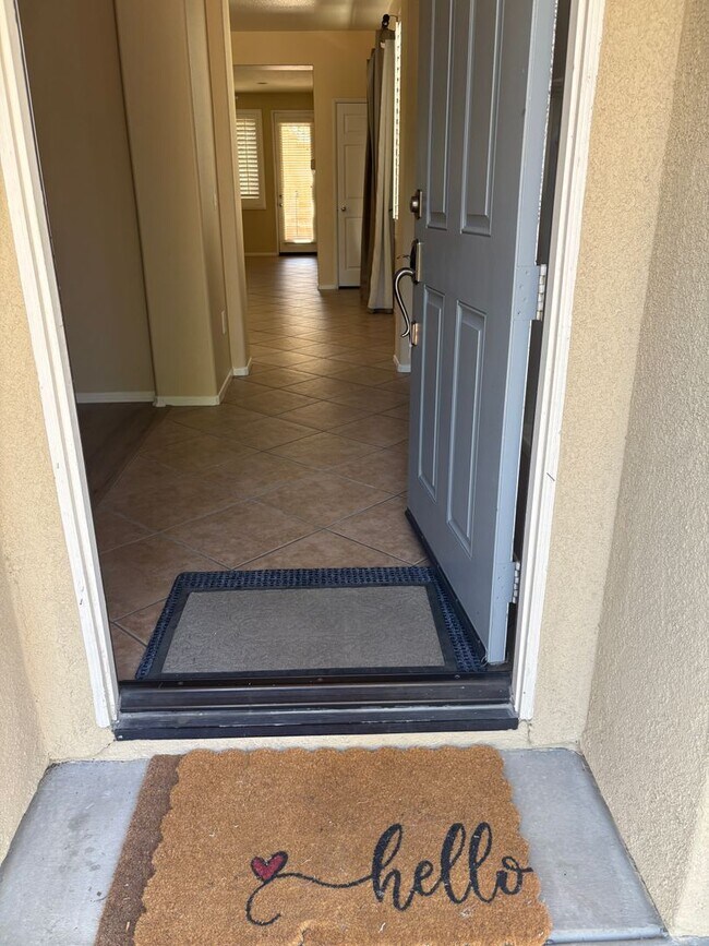 Foto del edificio - 3 bedroom, 2.5 bath Home located in the Gated College Lane Community in Redlands, CA