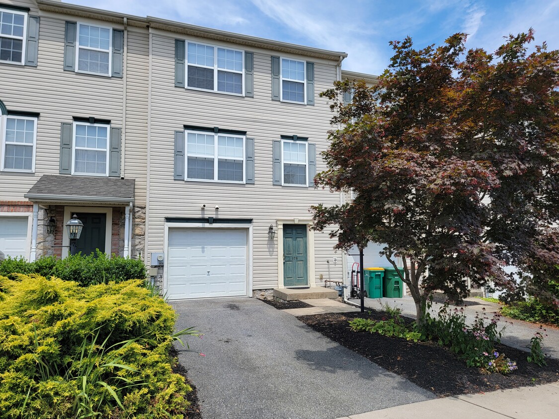 Primary Photo - 176 Knollwood Rd