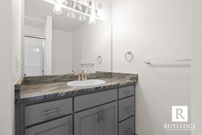 Foto del edificio - Gorgeous! Brand New 3 Bedroom 2.5 Bath Townhome in Eagle Point *$500 OFF*