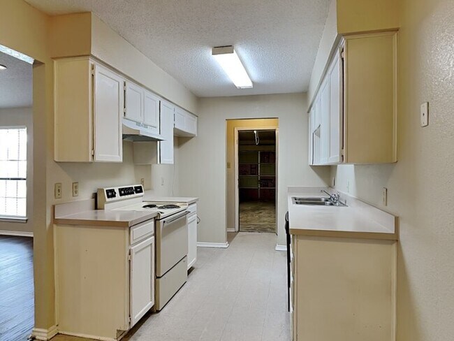 Foto del edificio - 836 White Rock St