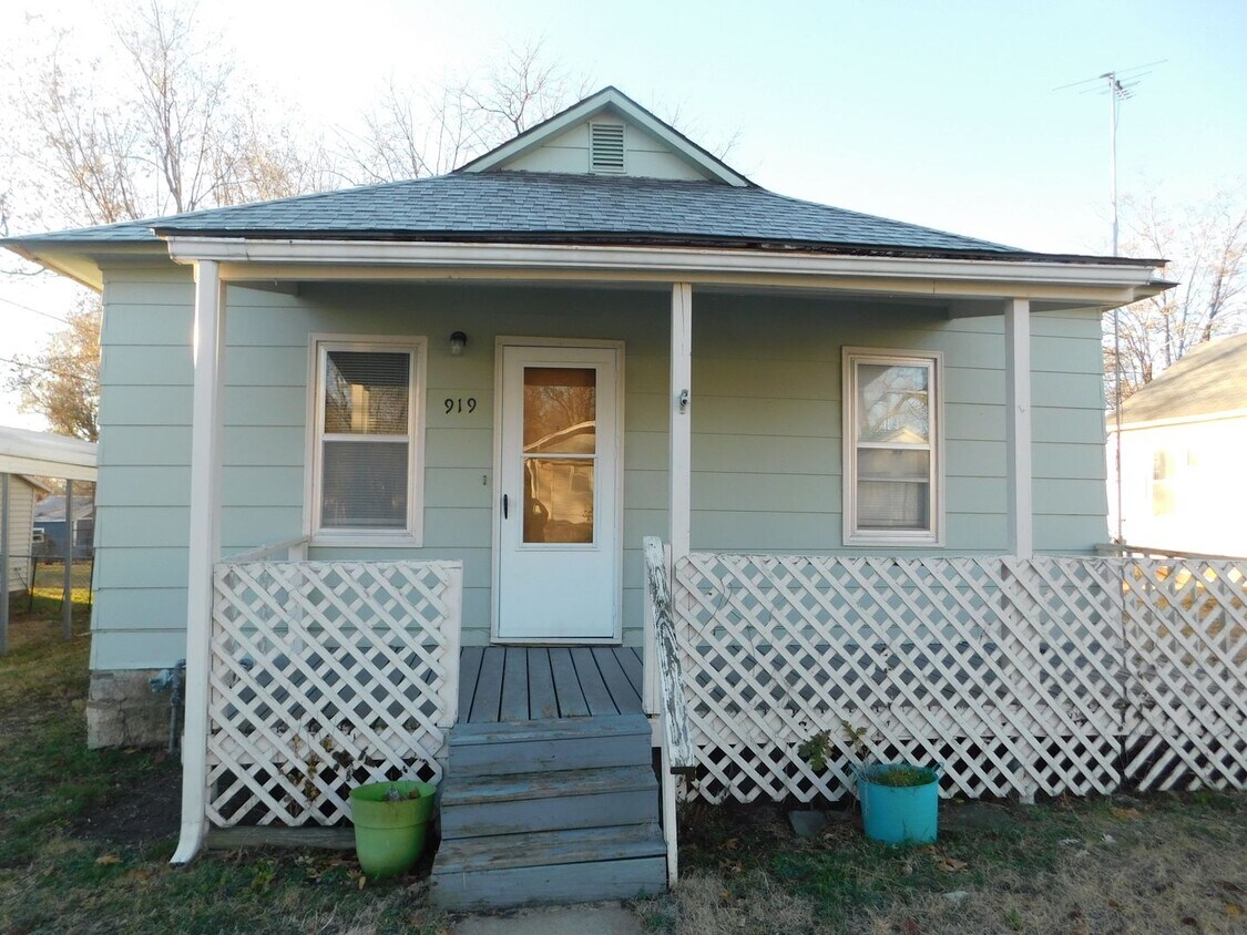 Primary Photo - Cozy 2 Bedroom Home