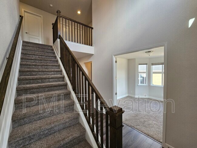 Building Photo - 1385 Castle Creek Cir