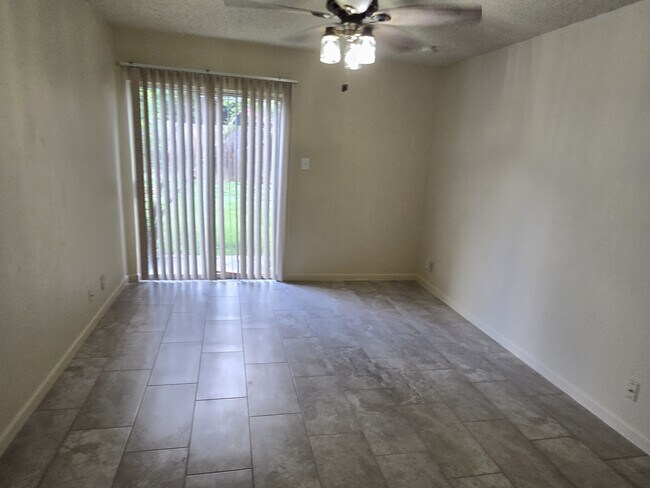 Foto del edificio - 705 Meadow Gate