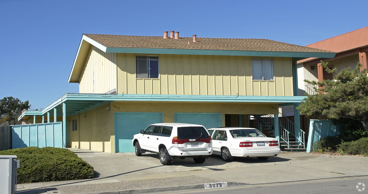 Building Photo - 3073 Birmingham Dr