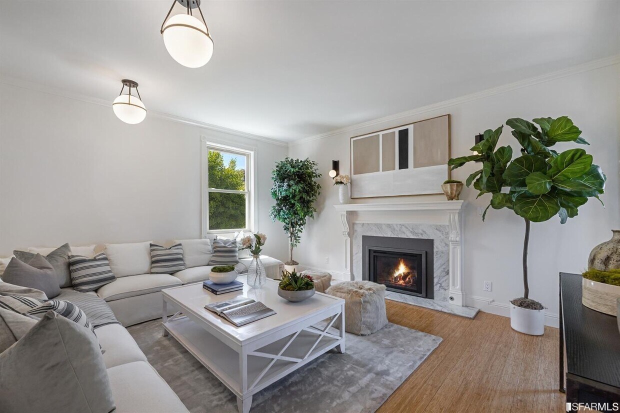 Foto principal - 734 Bay St