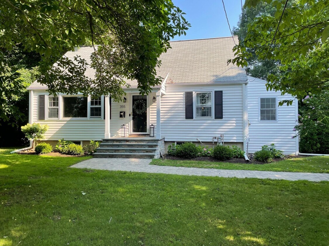 Primary Photo - 355 Chickadee Ln
