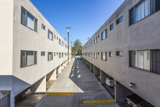 Foto del edificio - 3848-3858 W 226th St
