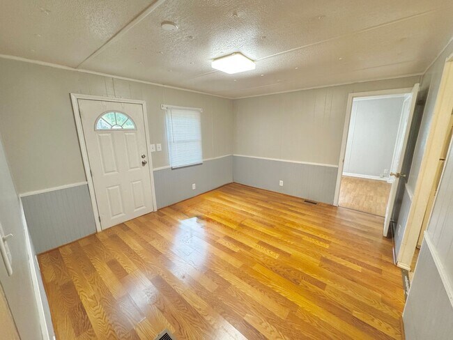 Foto del edificio - Statesville - HWY 90 - 3 Bedroom/ 1.5 Bath