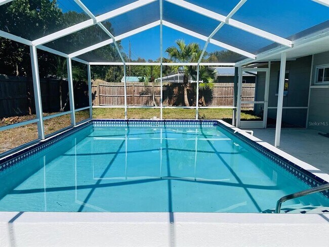 Foto del edificio - 6690 17th St N