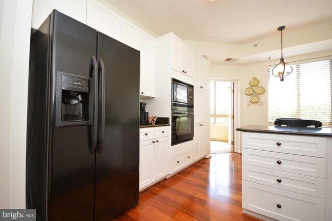 Building Photo - 940 Astern Way