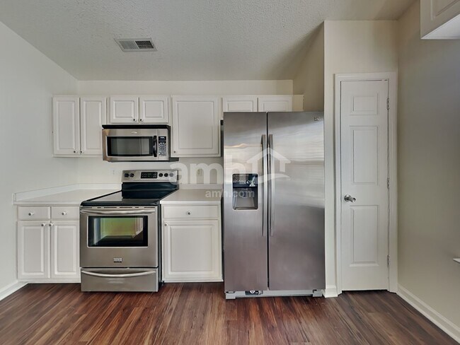 Building Photo - 11 Candor Pl