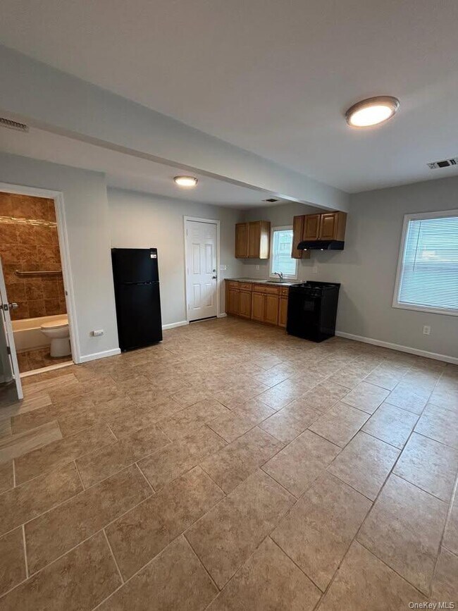 Building Photo - 101 Miramar Ave