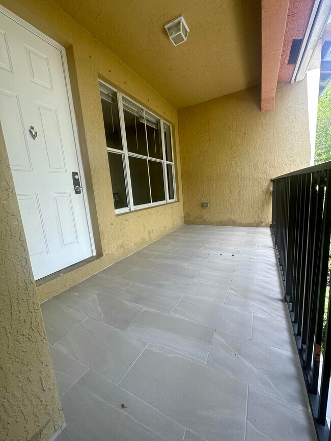Foto del edificio - 3569 Forest Hill Blvd