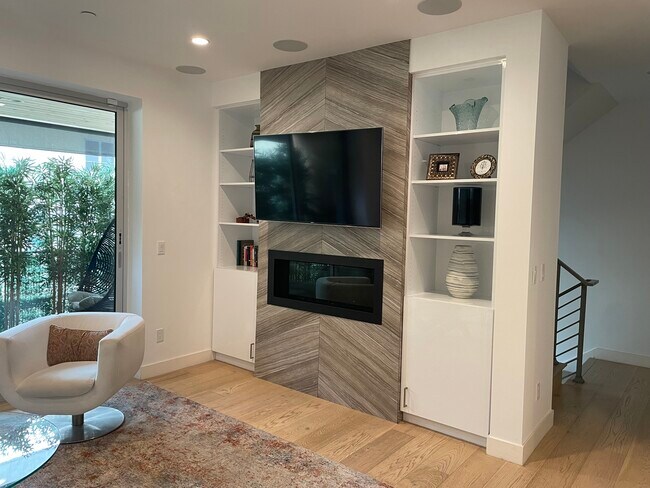 Living room entertainment - 10419 Pandora Ct