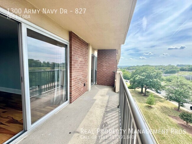 Building Photo - LUXURIOUS & UNIQUE Pentagon City Condo- Ut...