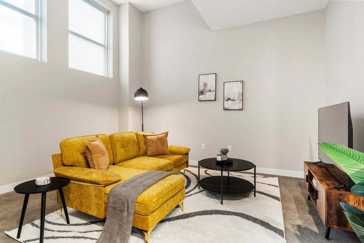 Foto principal - 205 W 4th St