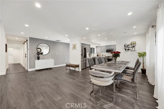 Foto del edificio - 8746 Ruffner Ave