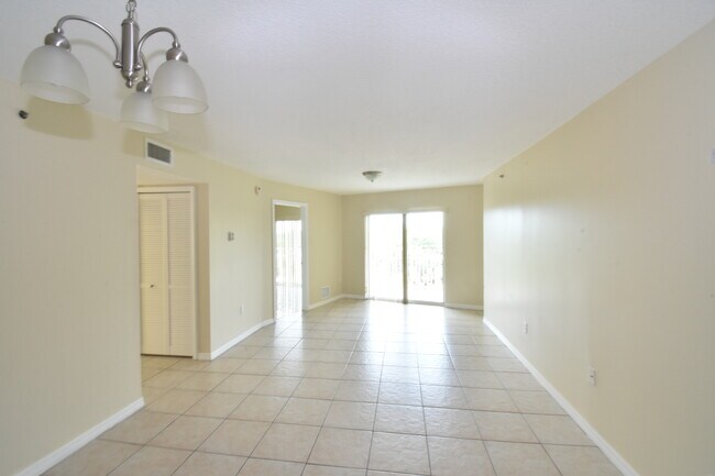 Foto del edificio - 2475 NW 16th Street Rd