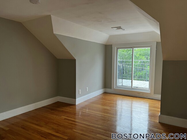 Building Photo - 152 Winchester St