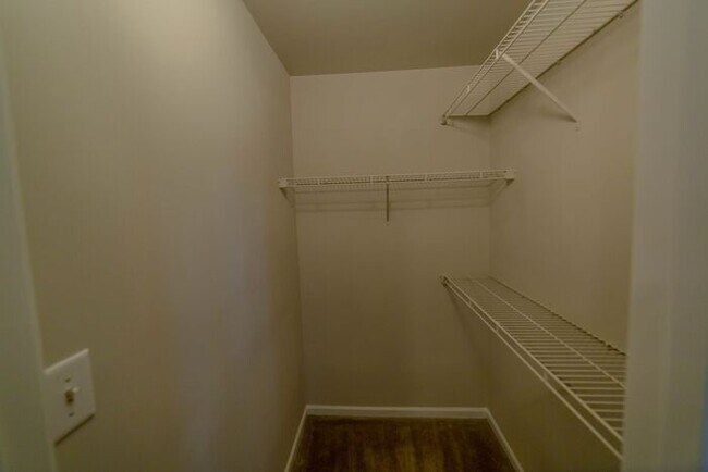 Building Photo - 9811 Campus Walk Ln Apt L
