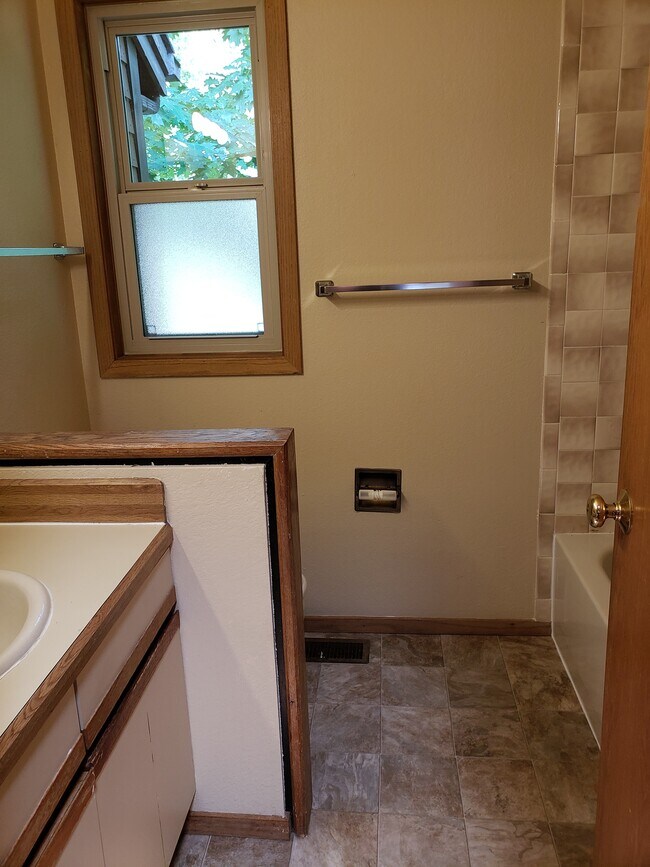 Foto del edificio - 3895 Birchwood Dr