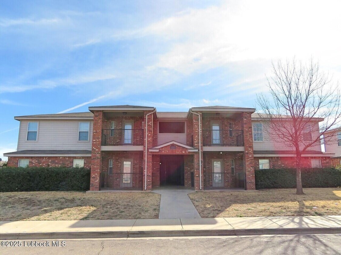Foto principal - 5839 7th St