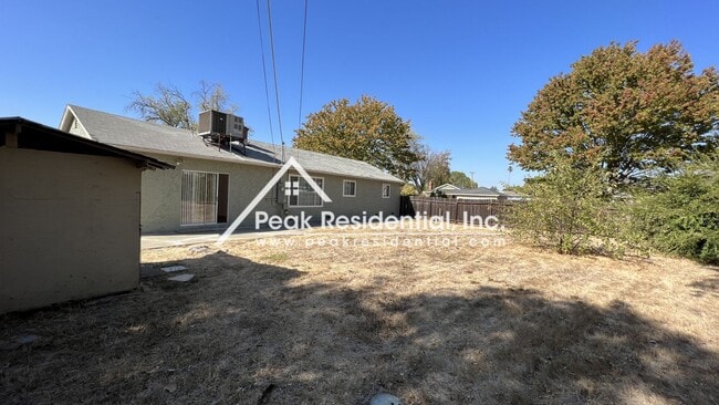 Building Photo - Nice 4bd/3ba House with 2 Car Garage