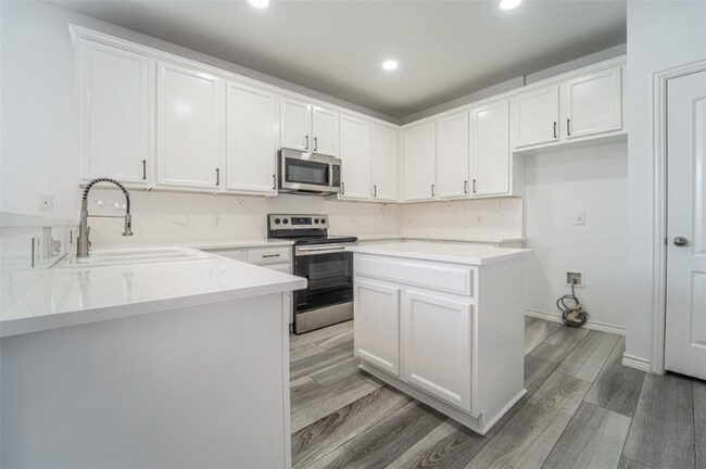 Building Photo - 2741 Sunlight Dr