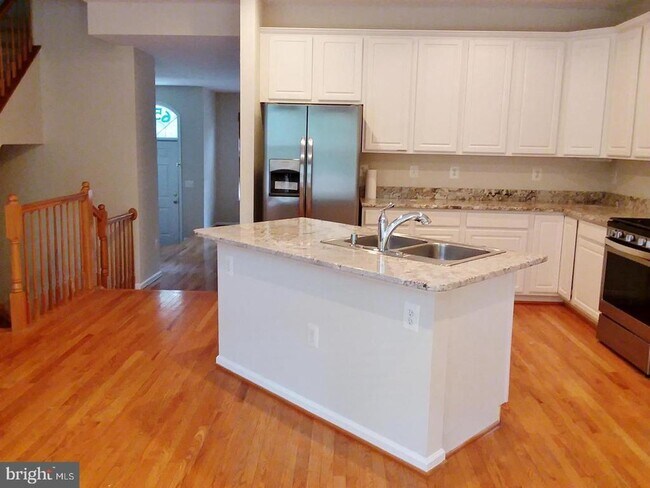 Foto del edificio - 6563 McKenna Way