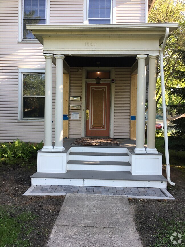 Merriam Park East Apartments for Rent with High Ceilings Saint Paul