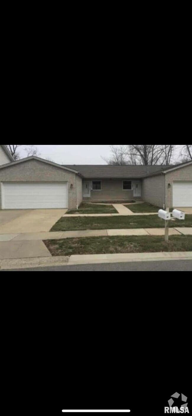 Building Photo - 83 Marchelle Ave