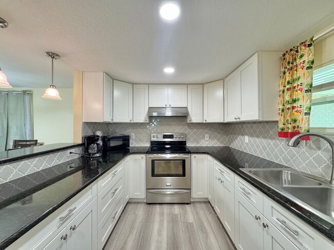 Building Photo - Furnished Apartment - Auburndale