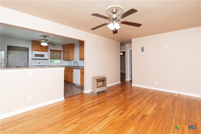 Foto del edificio - 2116 W Avenue D