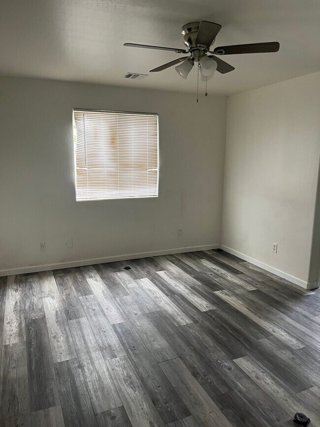 Building Photo - 6260 N Old McDonald Dr