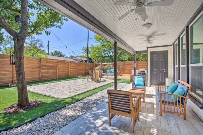 Foto del edificio - 9915 Coppedge Ln