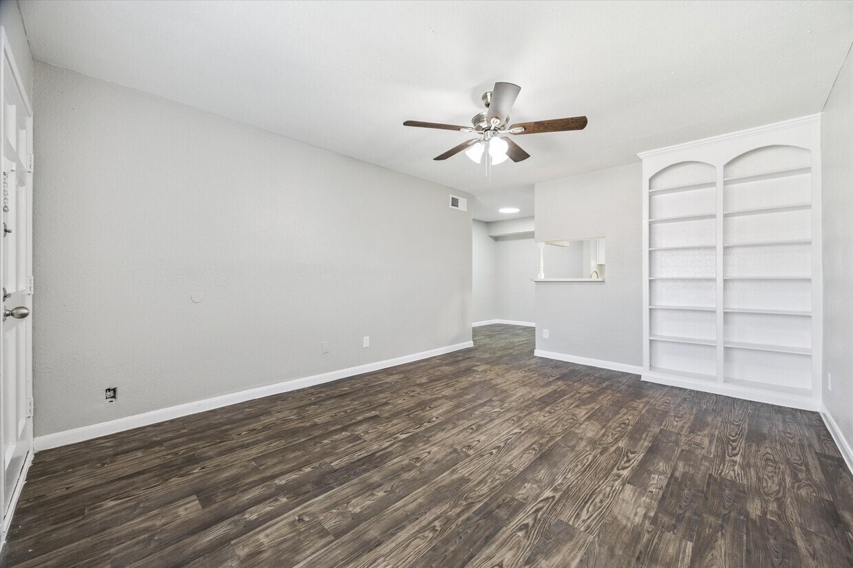 Building Photo - 3800 Sherwood Ln