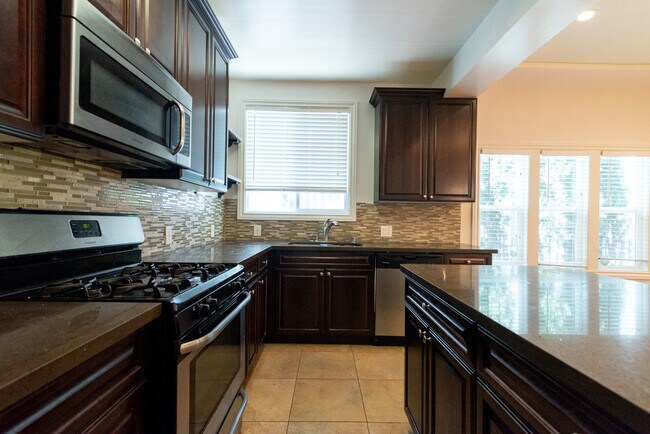 Building Photo - 8540 Alcott St