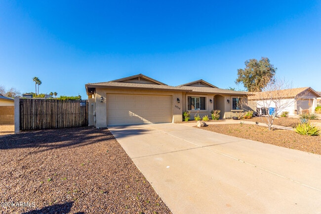 Building Photo - 5930 E Gelding Dr