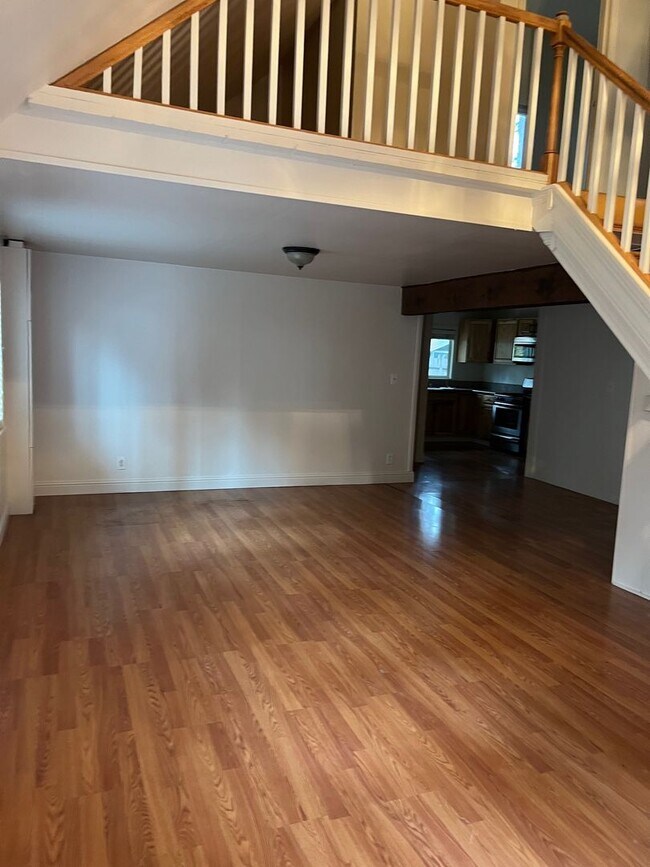 Building Photo - Lovely pet friendly 3Bd home avail. for vi...