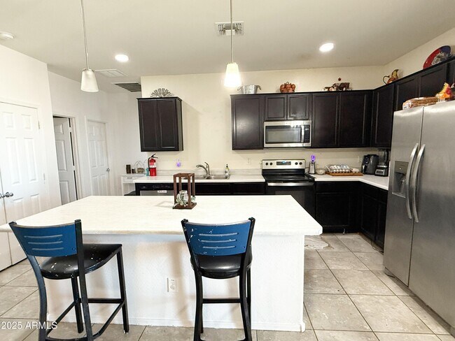 Foto del edificio - 17593 W Daley Ln