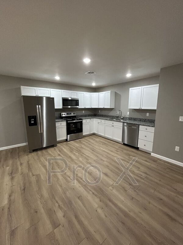 Building Photo - 716 Columbus St