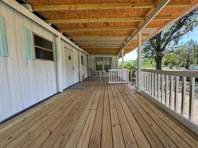 Foto del edificio - 2BR/1BA Mobile Home on ½ Acre – Pet-Friendly – Lake City, FL