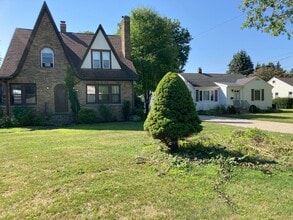 Building Photo - 4131 W Lake Rd