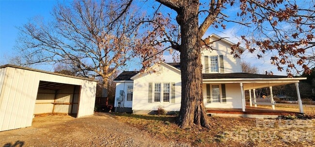 Foto del edificio - 359 Flat Rock Rd